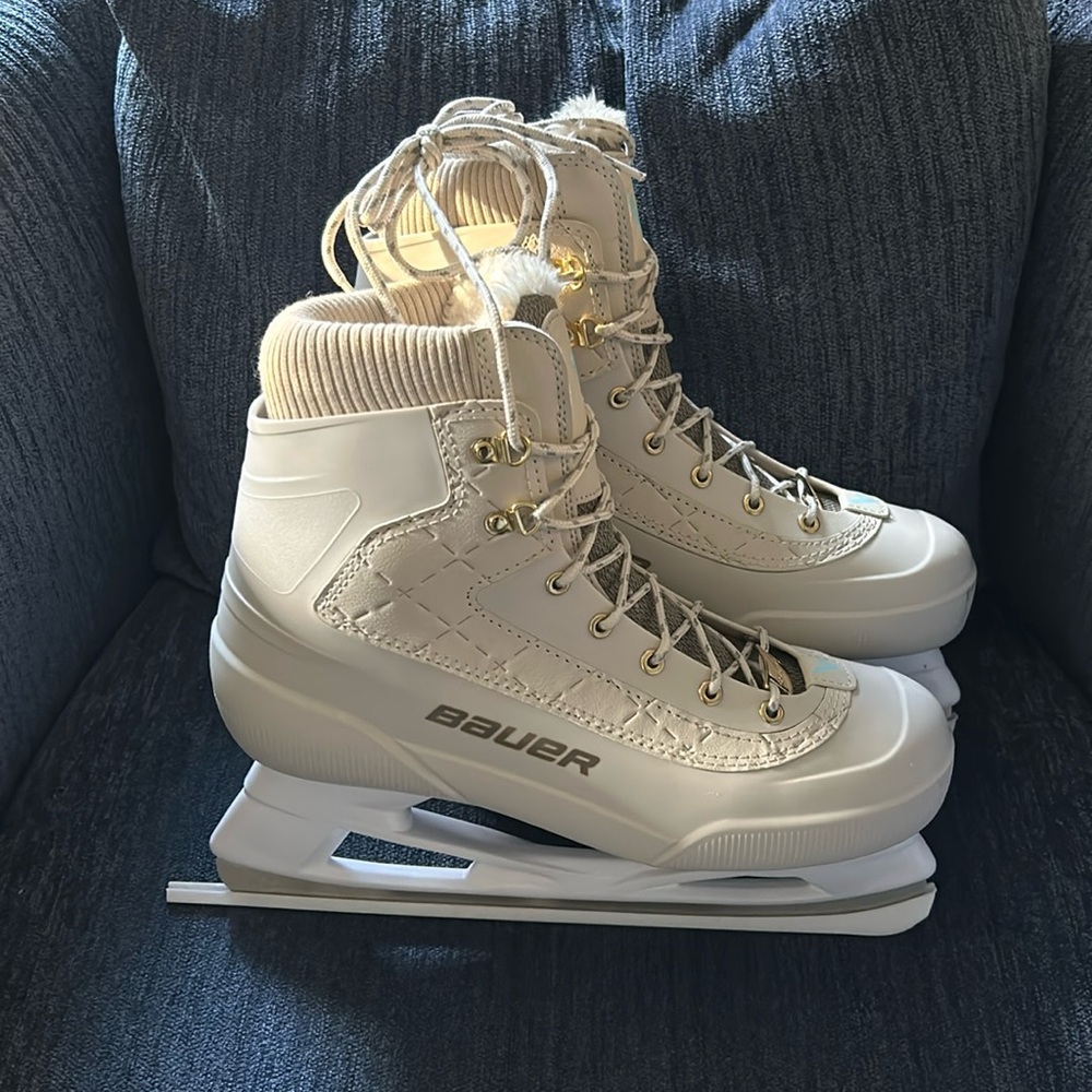 Worn twice! Bauer Tremblant Glides women’s ice hockey skates